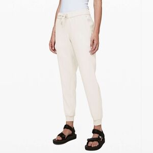 Lululemon On the Fly Jogger Size 4